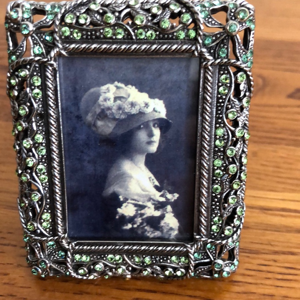 Edgar Berebi Frame